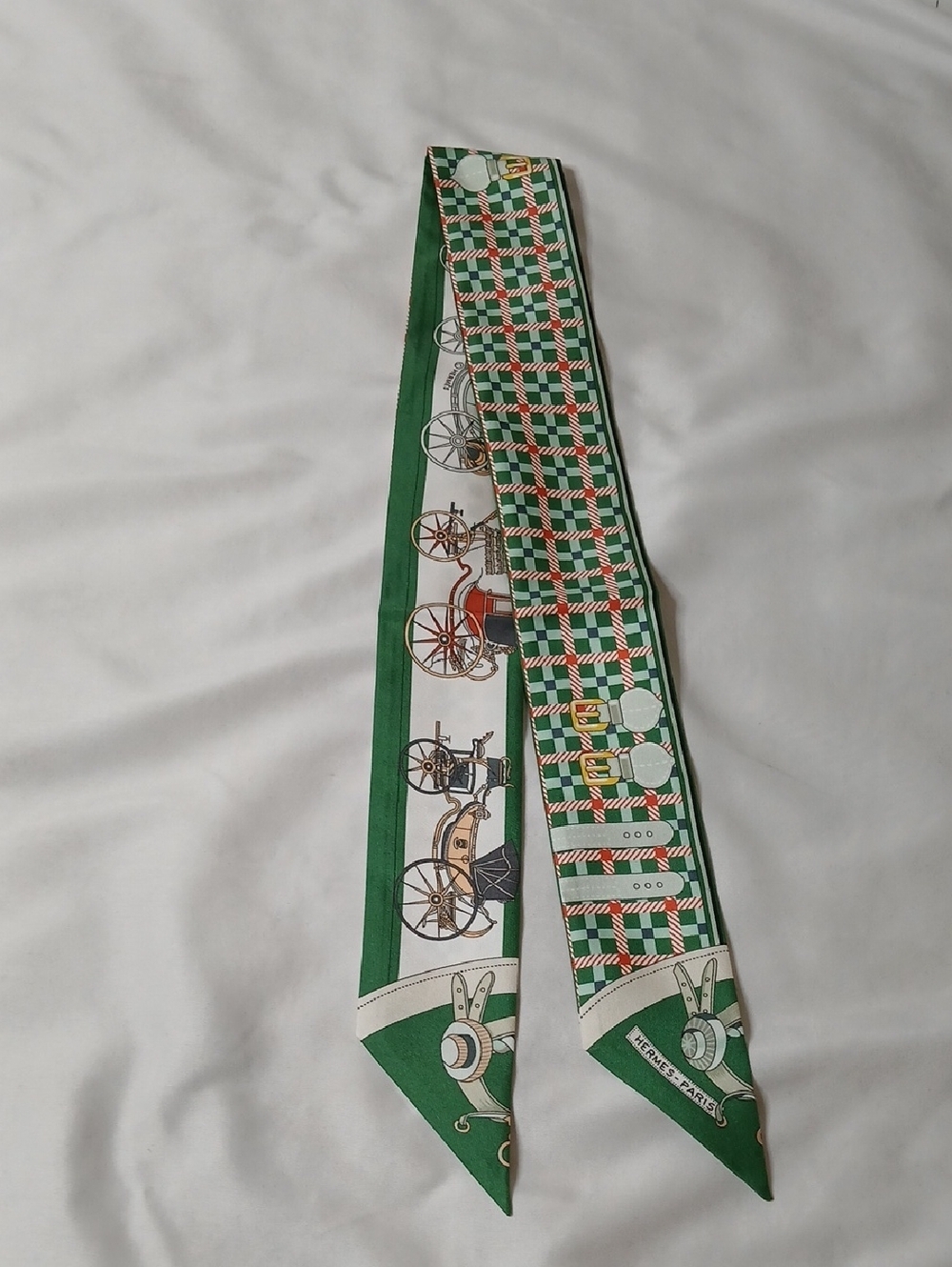 Hermes Green and White Silk Twilly with Equestrian Carriage Motif - Picture 1 of 4